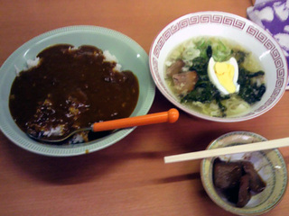 カレーと半ラーメンのセット